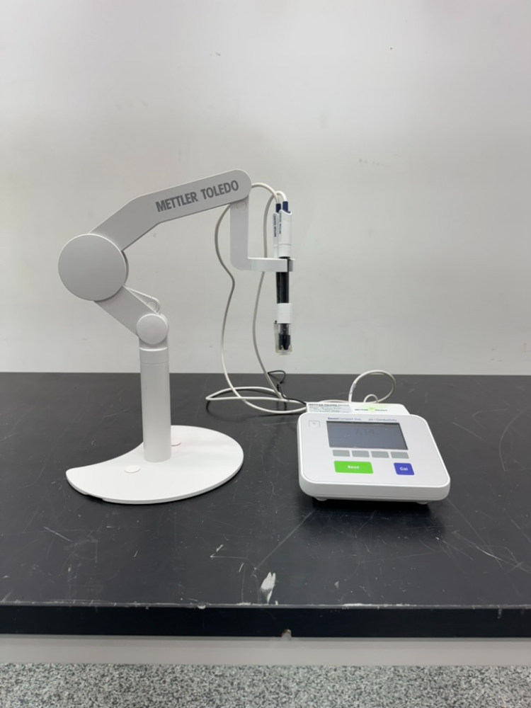 Image of Mettler Toledo pH/Conductivity Meter